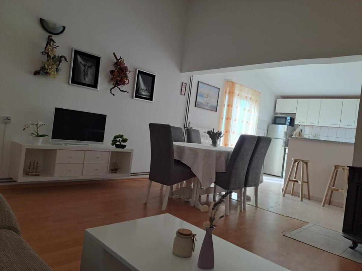 Apartment Ema Posedarje Exterior foto